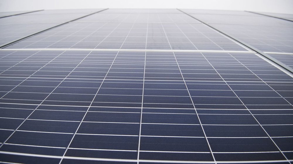 Belgique. Infrabel étudie le placement de canopées solaires surplombant les voies